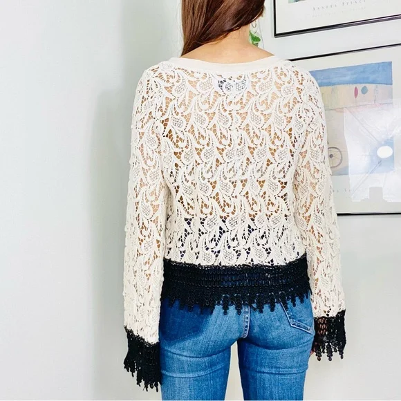 DRESS THE POPULATION BELL SLEEVE TOP - Picture 4 of 11